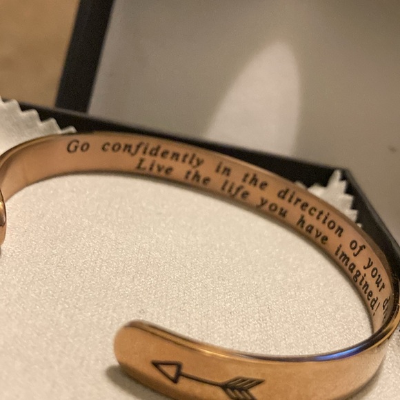 NEW in box, Go Confidently cuff bracelet, metal copper bracelet - Picture 2 of 7